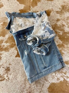 NWOT 2XL/XXL Davi & Dani Oversized White Lace Light Blue Denim Jacket